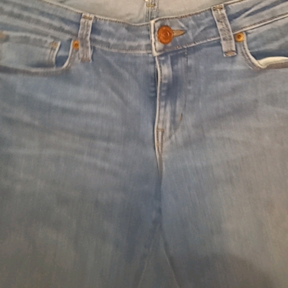 Ann Taylor Loft light washed short Jeans